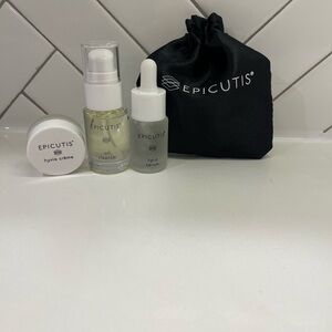 - Epicutis Travel Set (lipid serum, hyvia cream, oil cleanser)
